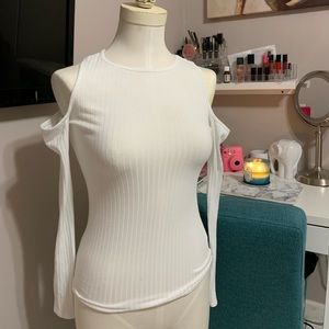 Shoulder cutout long sleeve